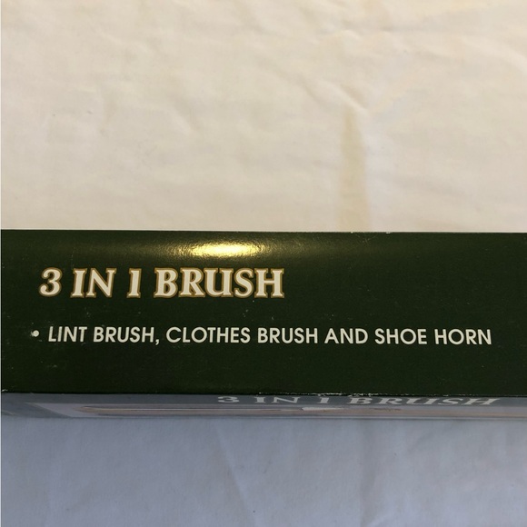 Wooden Lint Brush, Clothes Brush & Shoe Horn with Nail Grooming Kit Gift Set - Picture 9 of 11